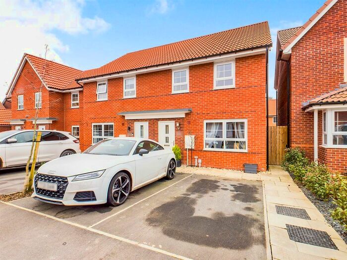 3 Bedroom Semi-Detached House For Sale In Nalton Drive, Driffield, YO25