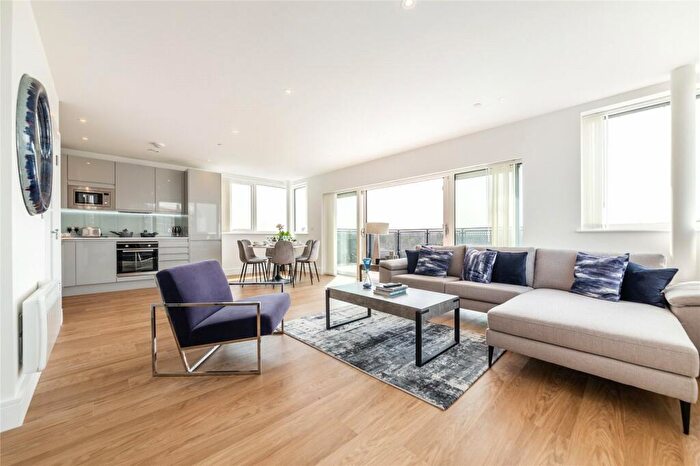 3 Bedroom Apartment To Rent In Papermill House, South Street, Romford, RM1