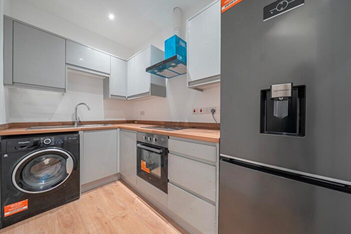 2 Bedroom Flat To Rent In Hight Street, Maidenhead, SL6