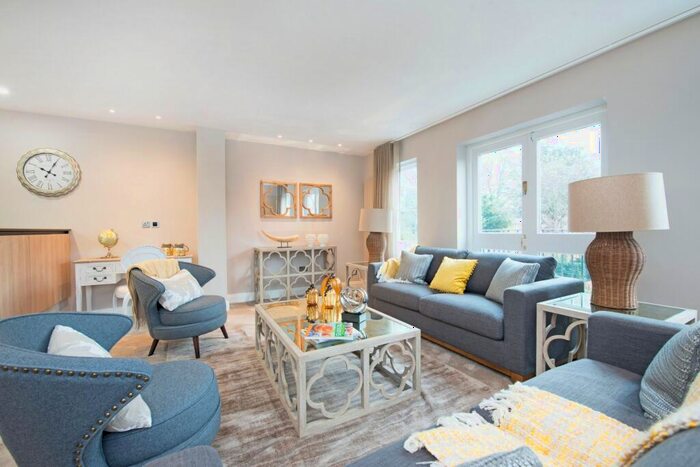 2 Bedroom Flat To Rent In Lyndhurst Lodge, Lyndhurst Road, Hampstead, NW3