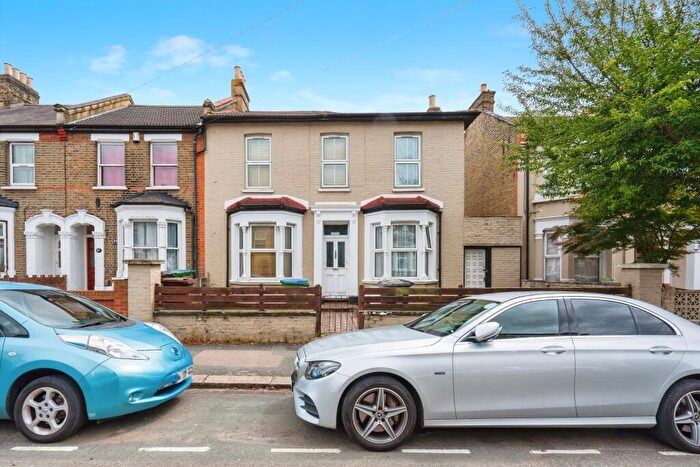 1 Bedroom House To Rent In North Birkbeck Road, Leytonstone, London, E11