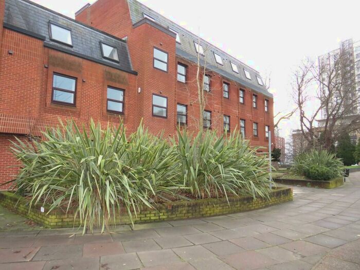 1 Bedroom Apartment To Rent In Cromwell Square, Ipswich, IP1