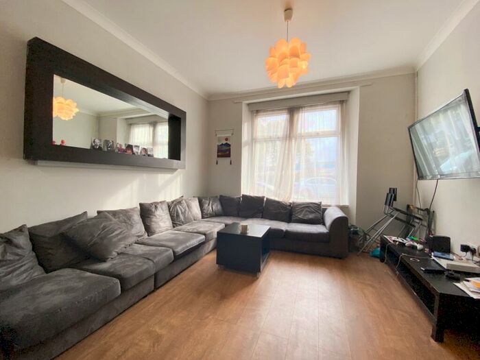 7 Bedroom Flat To Rent In Miskin Street, Cathays, CF24