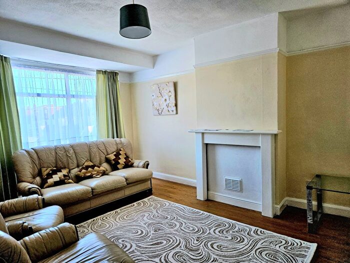 1 Bedroom Maisonette To Rent In Station Crescent, Sudbury, Wembley, HA0