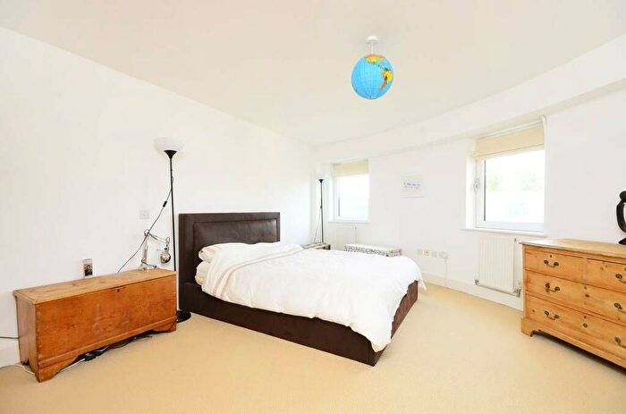 2 Bedroom Flat To Rent In Dryburgh Road, London, SW15