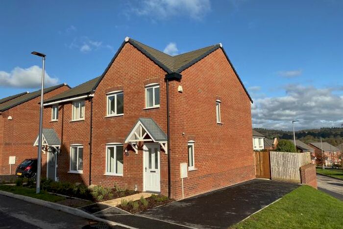 3 Bedroom Semi-Detached House To Rent In Weaver Crescent, Tiverton, EX16