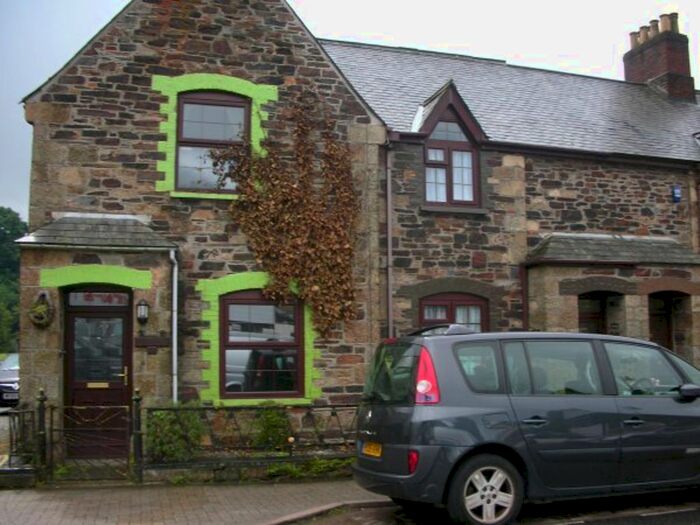 2 Bedroom Property To Rent In Fore Street, Ivybridge, Devon, PL21
