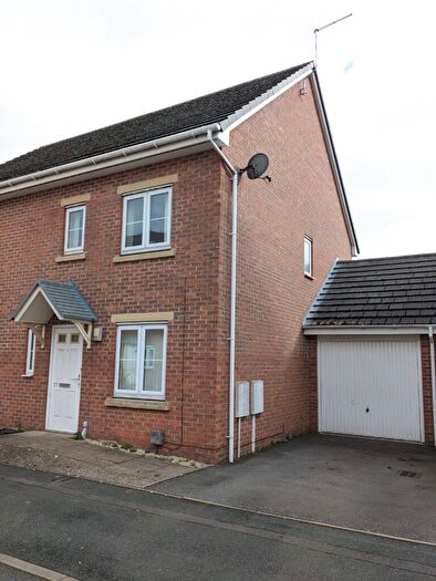 3 Bedroom Semi Detached House To Rent In Saw Mill Way, Burton-On-Trent, Staffordshire, DE14