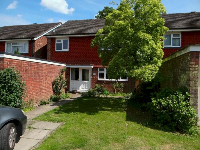 3 Bedroom Detached House To Rent In Lincoln Park, Amersham, HP7