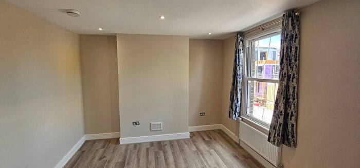 3 Bedroom Flat To Rent In Geoffrey Road, London, SE4