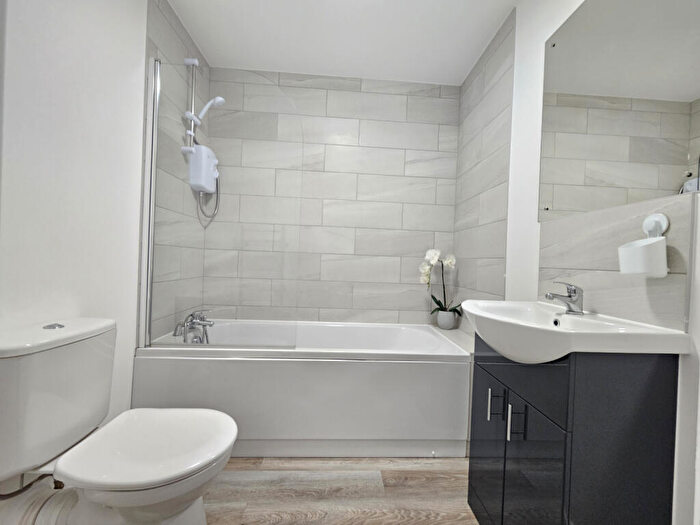 1 Bedroom Flat To Rent In Globe Court, Stone, ST15