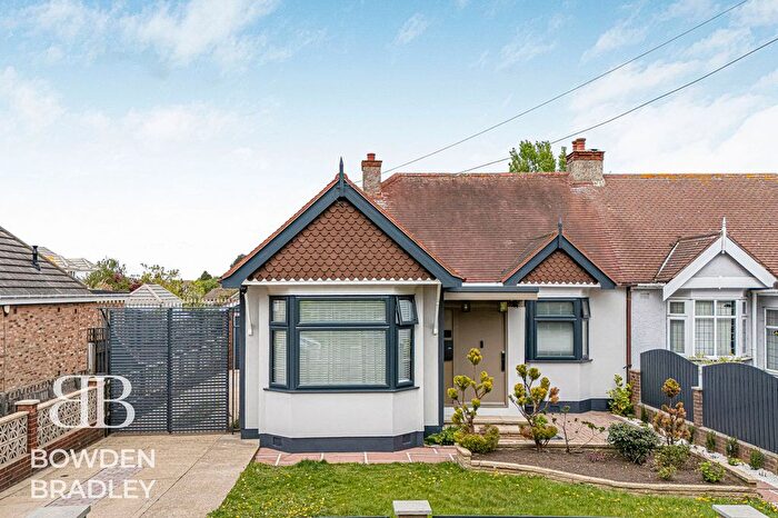 4 Bedroom Semi Detached Bungalow For Sale In Hog Hill Road, Collier Row, RM5