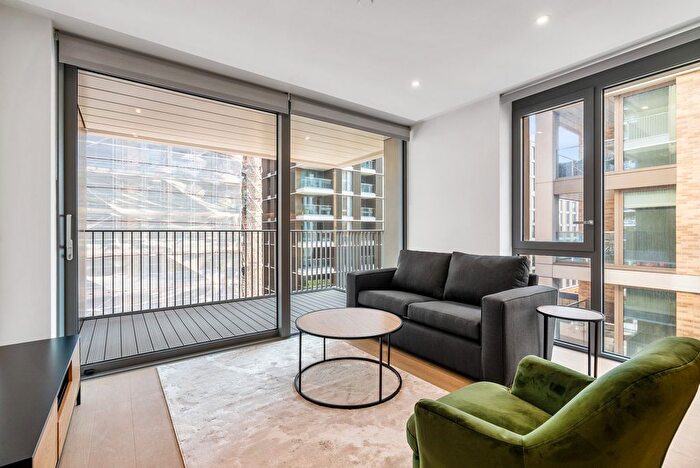 3 Bedroom Flat To Rent In Palmer Road, London, SW11