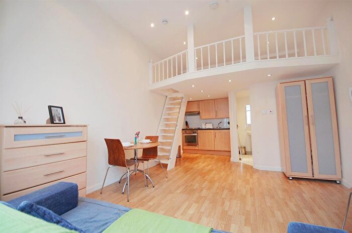 Studio To Rent In Castletown Road, West Kensington, W14