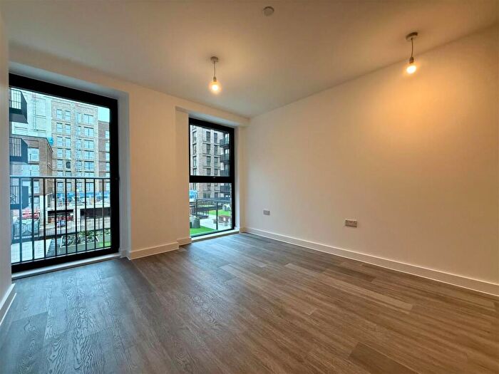 1 Bedroom Apartment To Rent In Berkeley Square, Salford, M5