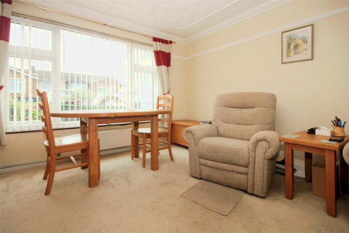 2 Bedroom Bungalow For Sale In Long Meadow Drive, Wickford, Essex, SS11