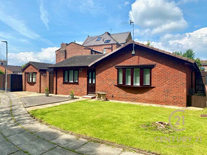 3 Bedroom Detached Bungalow To Rent In Clay Cross Road, Woolton, L25