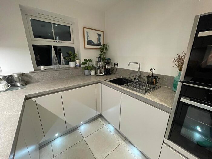 2 Bedroom Semi-Detached House For Sale In Sark Court, Leeds, LS14