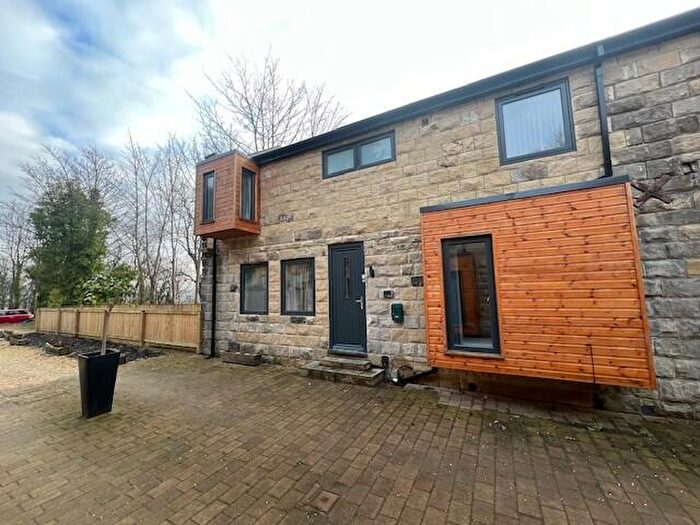 3 Bedroom Semi-Detached House To Rent In Fawcett Lane, Leeds, LS12