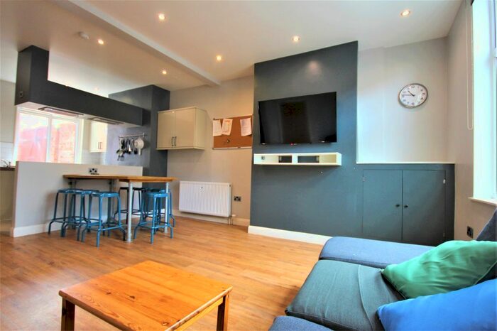 7 Bedroom Flat To Rent In Ashton Street, Ashton-On-Ribble, Preston, Lancashire, PR2