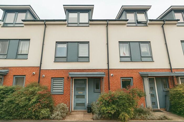 3 Bedroom Terraced House To Rent In Greenham Avenue, Reading, RG2