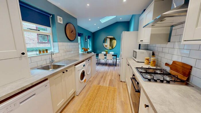 6 Bedroom House To Rent In Rothesay Avenue, NG7