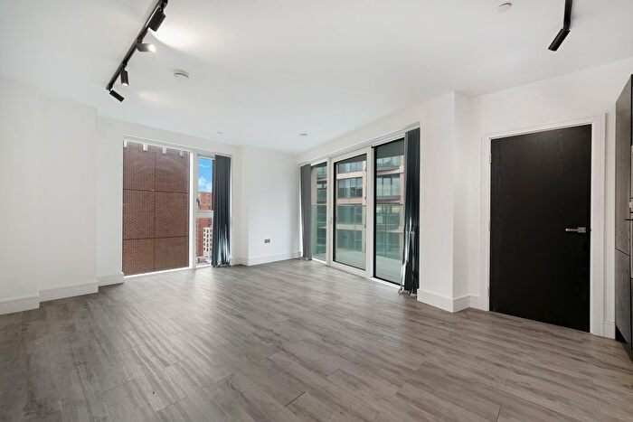 2 Bedroom Flat For Sale In Portal Way, Acton, W3