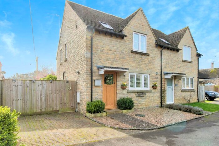 3 Bedroom Semi-Detached House For Sale In Chestnut View, Alvescot, Bampton, OX18