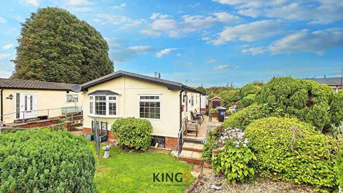 2 Bedroom Detached Bungalow For Sale In Woodside Lane, Hatfield, AL9