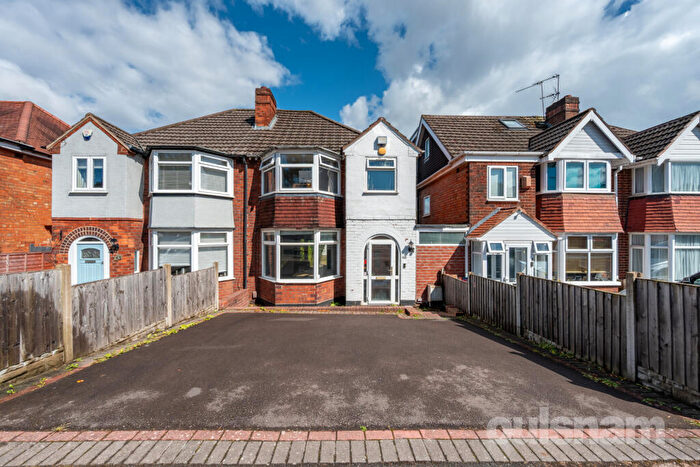 3 Bedroom Semi-Detached House For Sale In Farren Road, Northfield, Birmingham, B31