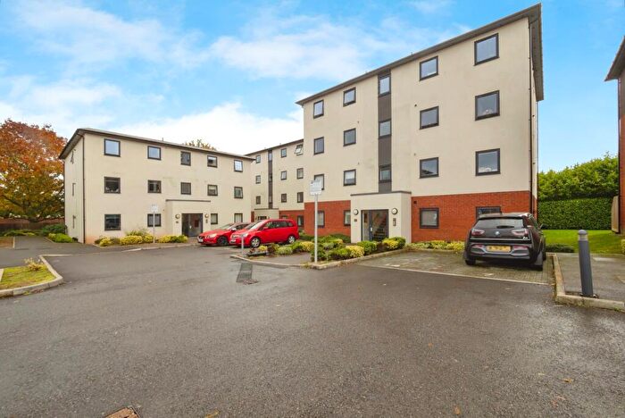 2 Bedroom Flat For Sale In Burnthouse Lane, Exeter, Devon, EX2