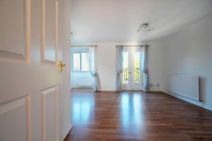 2 Bedroom Flat To Rent In Jemmett Close, Kingston, Kingston Upon Thames, KT2