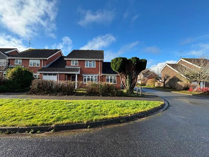 4 Bedroom Link Detached House For Sale In Thornbury, Nr Bristol, BS35
