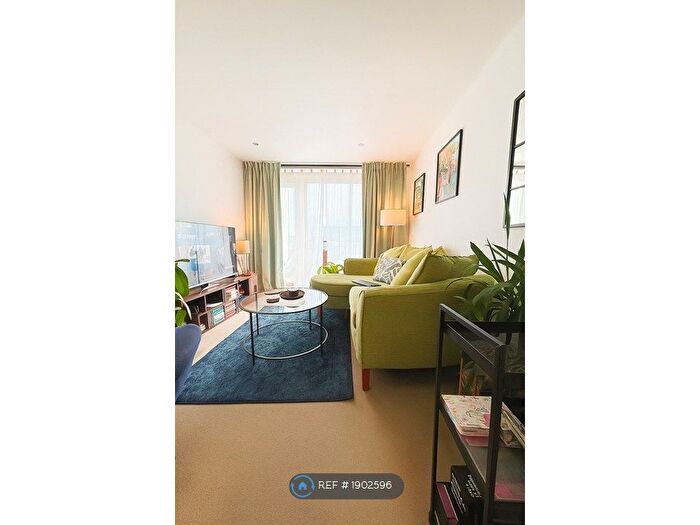 1 Bedroom Flat To Rent In High Street, Reading, RG1