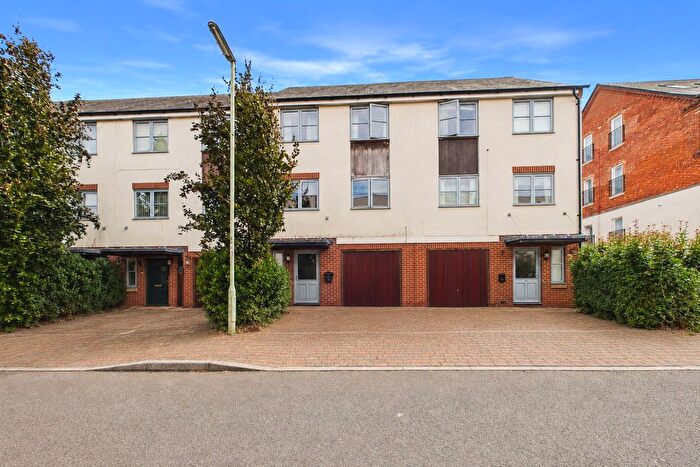 4 Bedroom Town House To Rent In Northbrook Crescent, Basingstoke, Hampshire, RG24