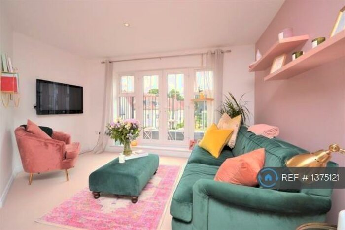 1 Bedroom Flat To Rent In Lambourne Chase, Chelmsford, CM2