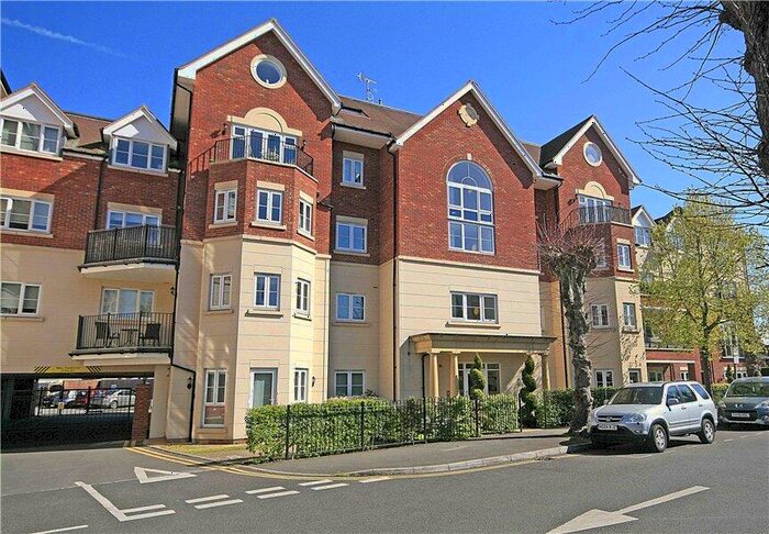 2 Bedroom Apartment To Rent In West Byfleet, KT14