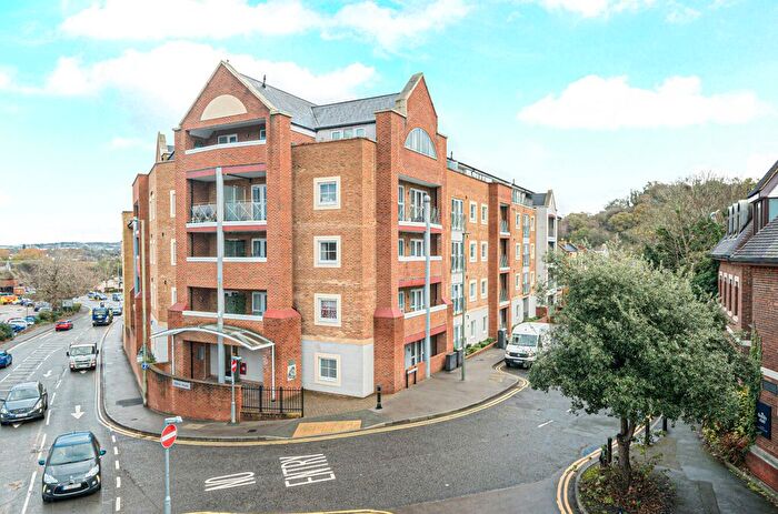 1 Bedroom Flat For Sale In Godalming, Surrey, GU7