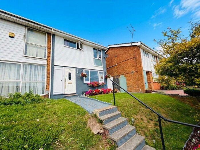 3 Bedroom End Of Terrace House For Sale In Buchanan Drive, Luton, LU2