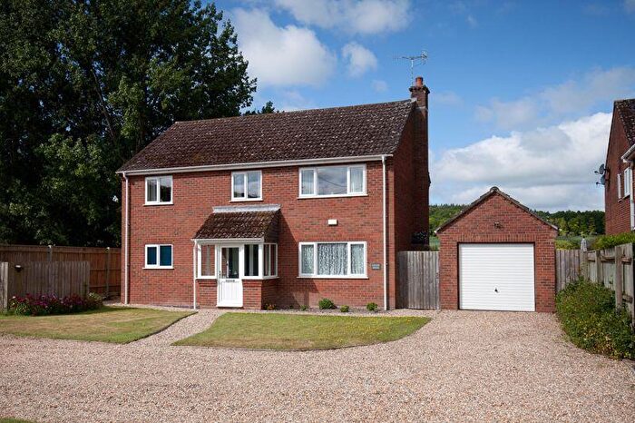 4 Bedroom Detached House For Sale In South Newton, SP2