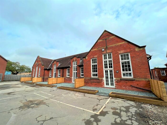 3 Bedroom Flat To Rent In Hallgate, Cottingham, HU16