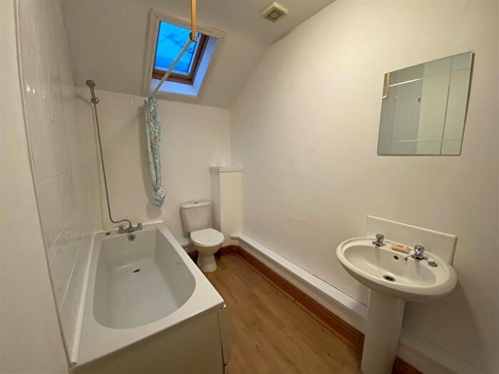 1 Bedroom Flat To Rent In High Street, Barry, CF62