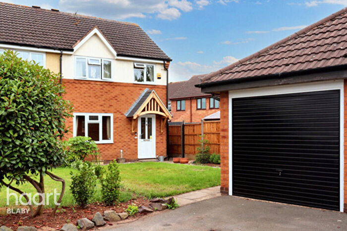 3 Bedroom Semi-Detached House For Sale In Greylag Close, Leicester, LE8