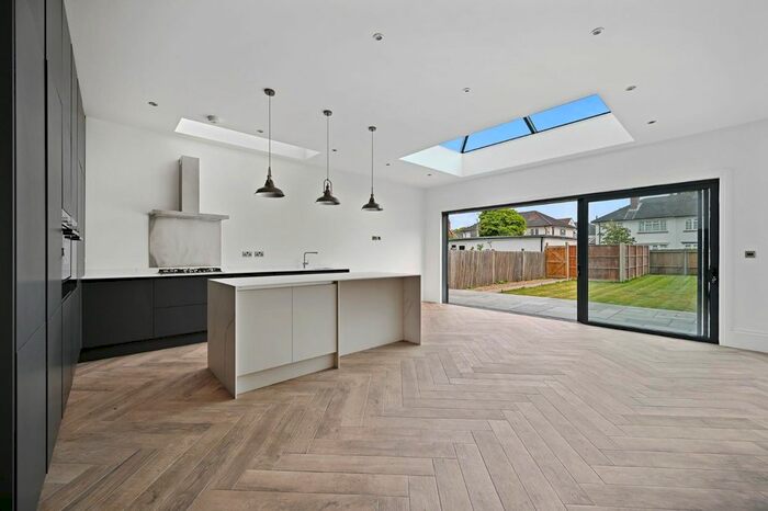 5 Bedroom Semi-Detached House To Rent In Chestnut Grove, New Malden, KT3