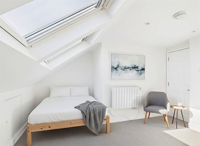 1 Bedroom Flat To Rent In Layton Road, Brentford, TW8