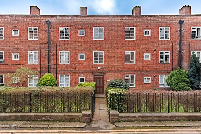1 Bedroom Flat For Sale In Westbrook House, Victoria Park Square, Bethnal Green, E2