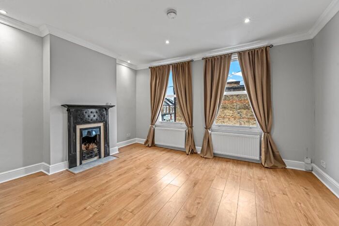 2 Bedroom Flat To Rent In Camac Road, Twickenham, TW2