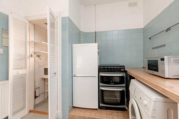 2 Bedroom Flat For Sale In Roseville Gardens, Edinburgh, EH5