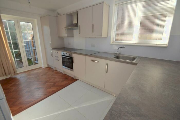 2 Bedroom Flat To Rent In Cavendish Road, Sutton, Surrey, SM2
