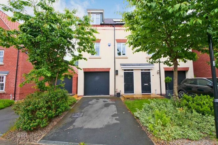 3 Bedroom Semi-Detached House To Rent In Fossview Close, Strensall, York, YO32